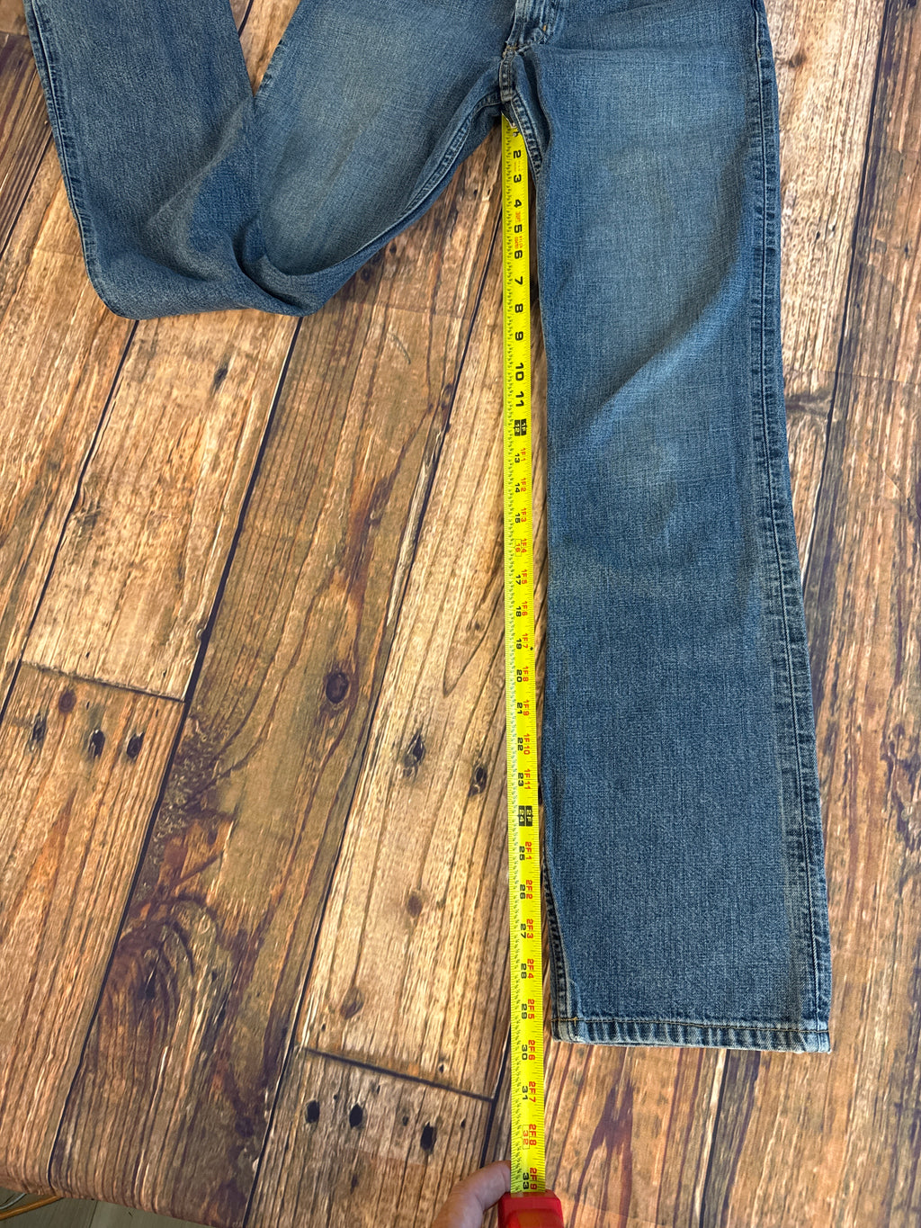 Vintage Style Guess Jeans Size 24
Medium Wash Denim Jeans