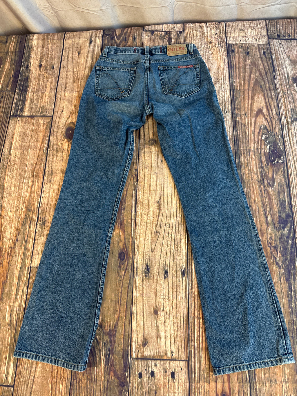 Vintage Style Guess Jeans Size 24
Medium Wash Denim Jeans