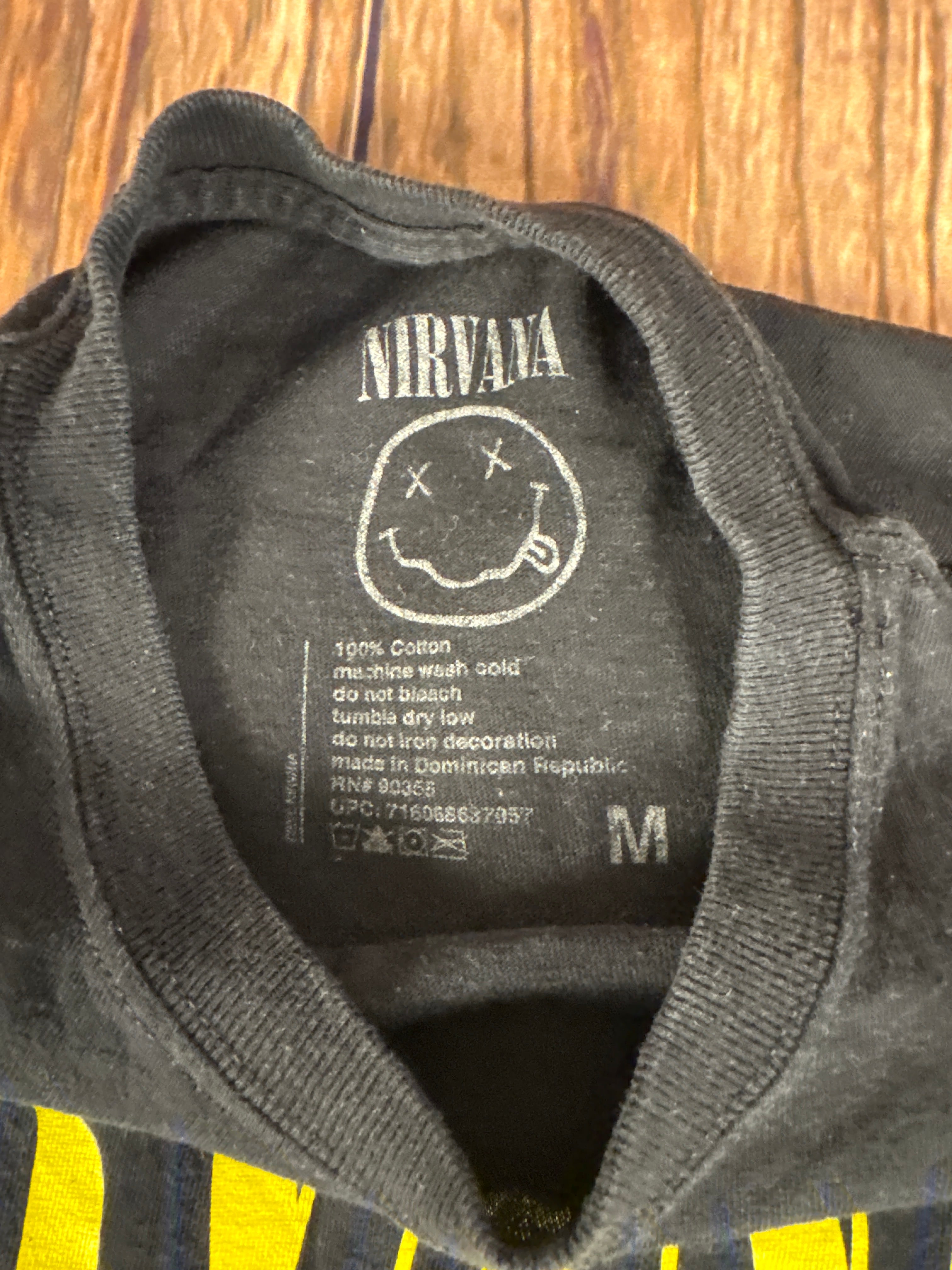 Nirvana Smiley Face Graphic Band Tee Black Yellow T-Shirt Size Mediu