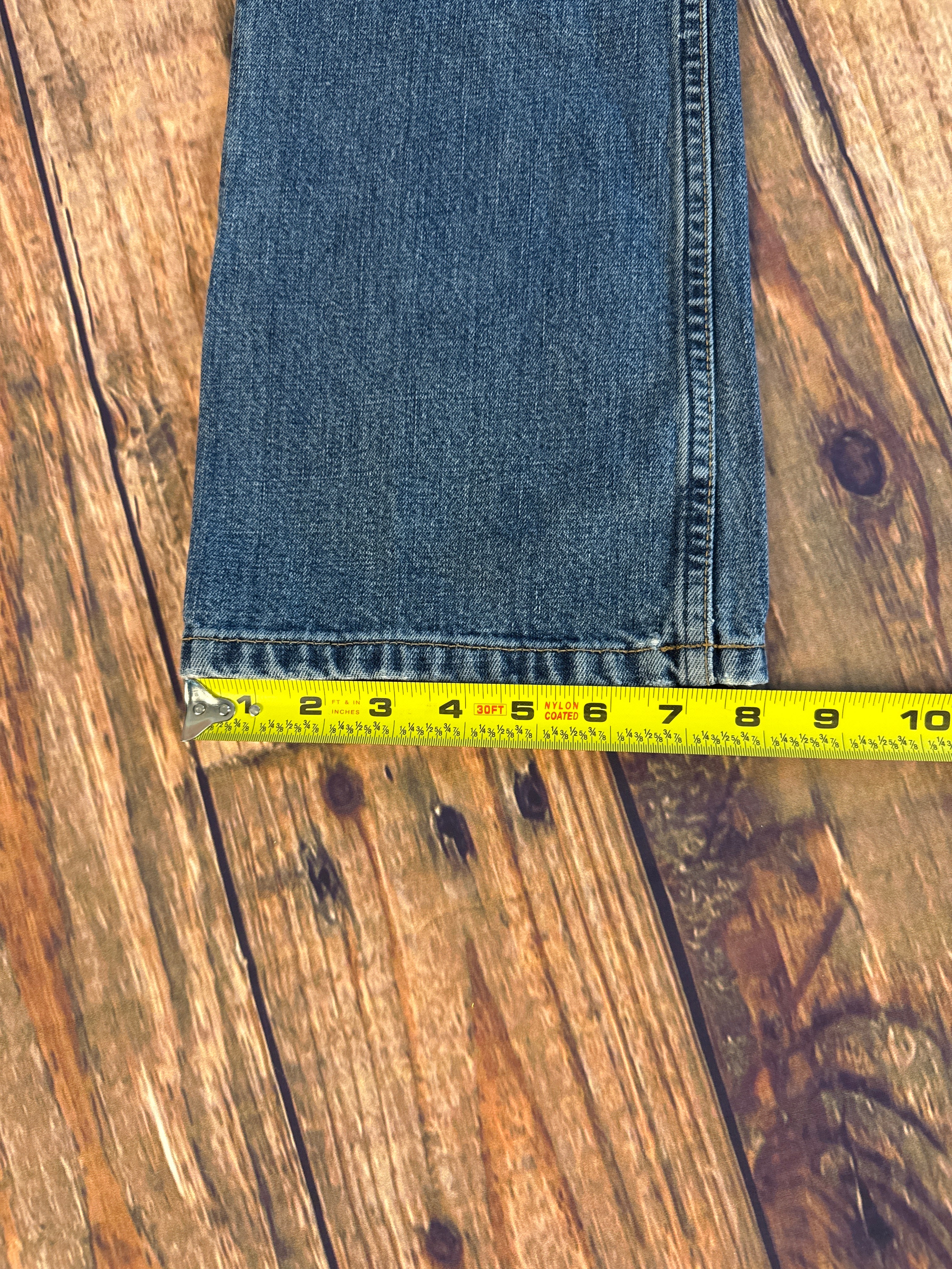 Vintage Style Guess Jeans Size 24
Medium Wash Denim Jeans
