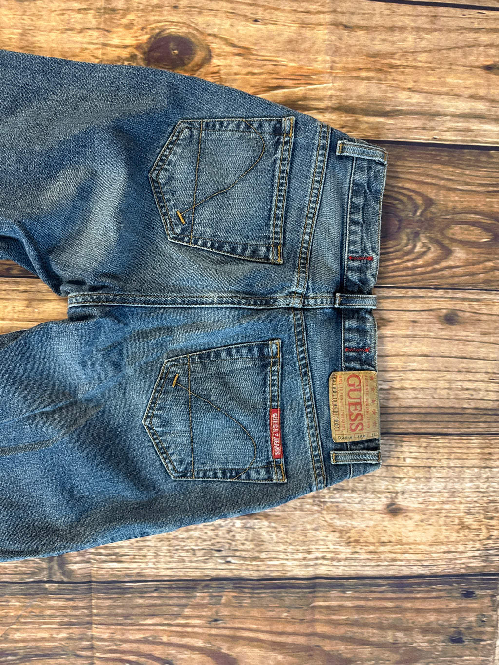 Vintage Style Guess Jeans Size 24
Medium Wash Denim Jeans