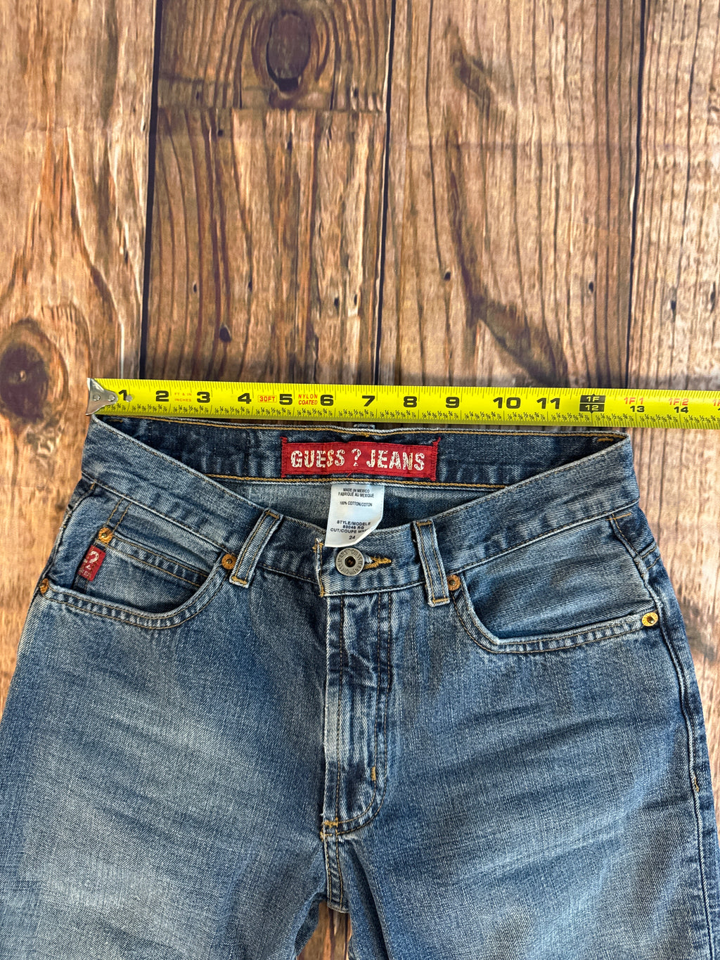 Vintage Style Guess Jeans Size 24
Medium Wash Denim Jeans