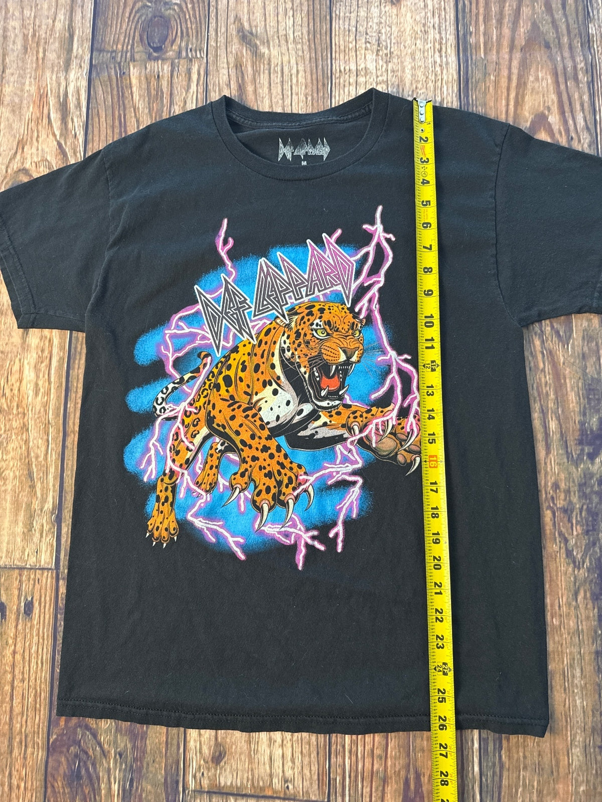 Def Leppard Leopard Graphic Band T-Shirt