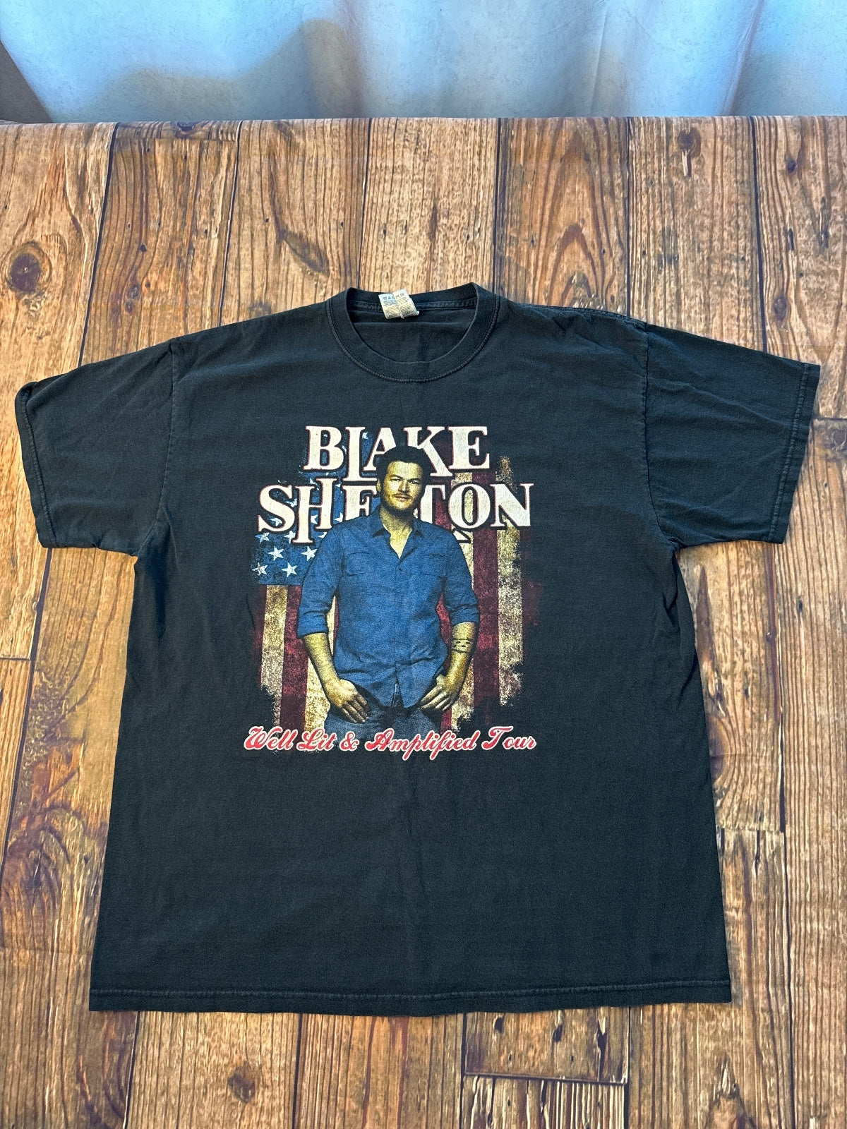 Blake Shelton Well Lit & Amplified Tour Graphic T-Shirt