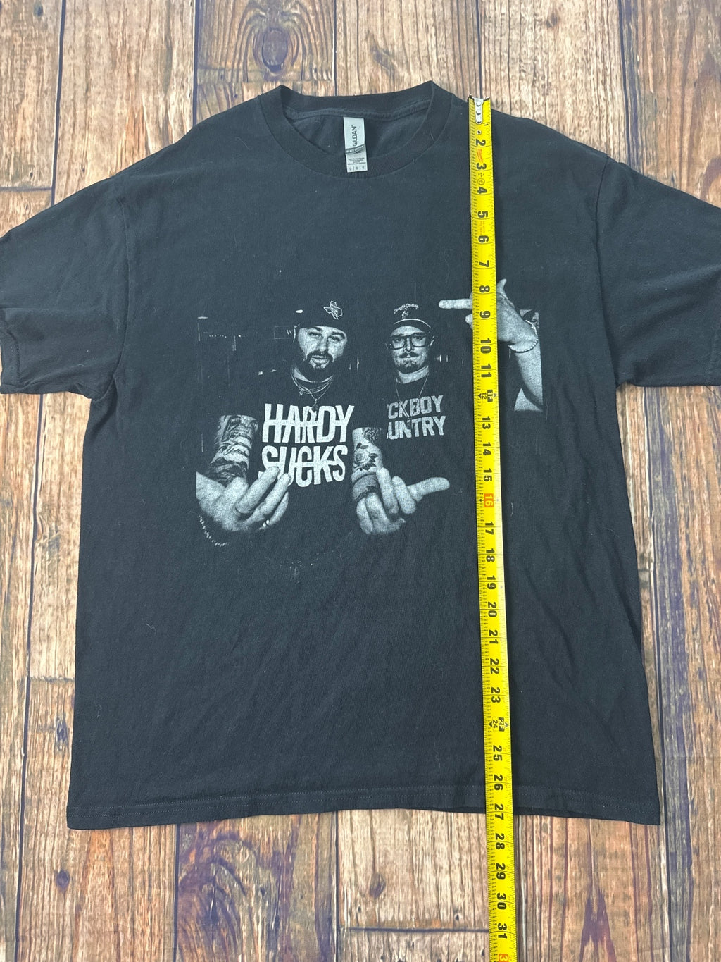 HARDY “Hardy Sucks” Cowboy Country Graphic T-Shirt
