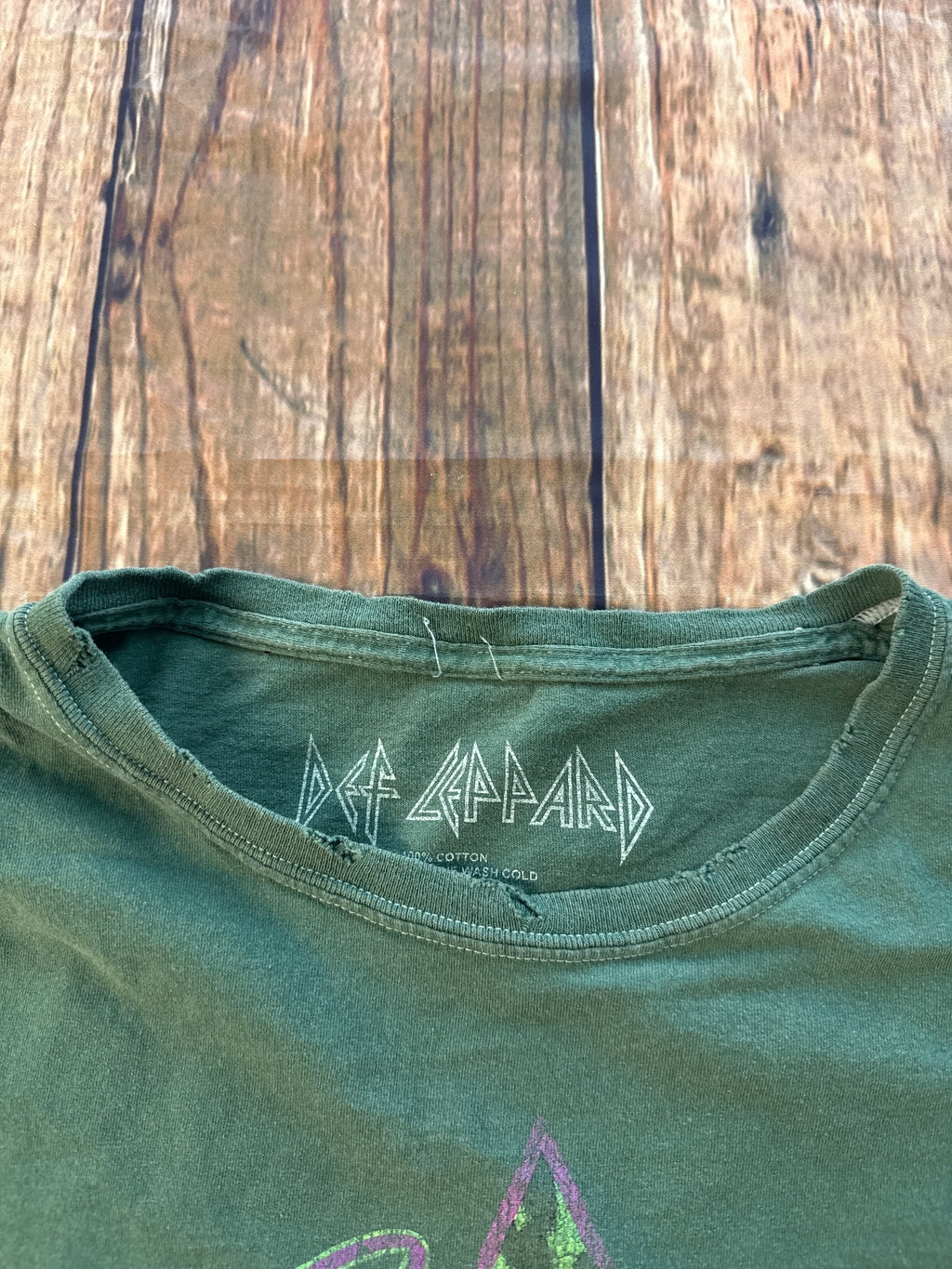 Def Leppard Animal Leopard Graphic Distressed T-Shirt Green XL