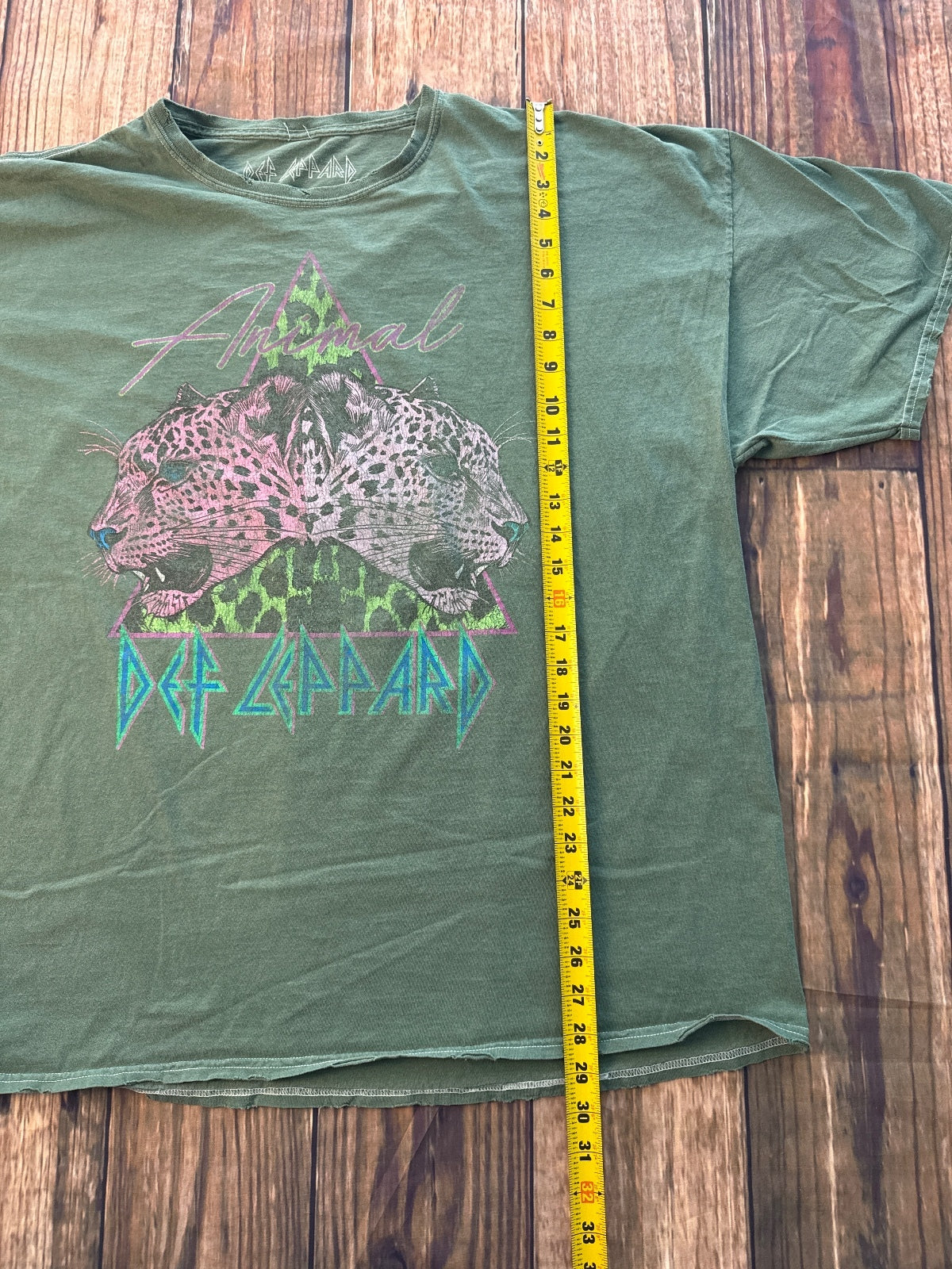 Def Leppard Animal Leopard Graphic Distressed T-Shirt Green XL