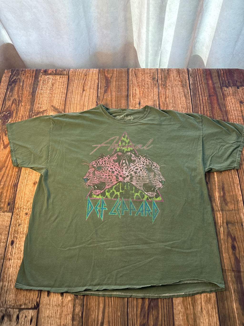 Def Leppard Animal Leopard Graphic Distressed T-Shirt Green XL