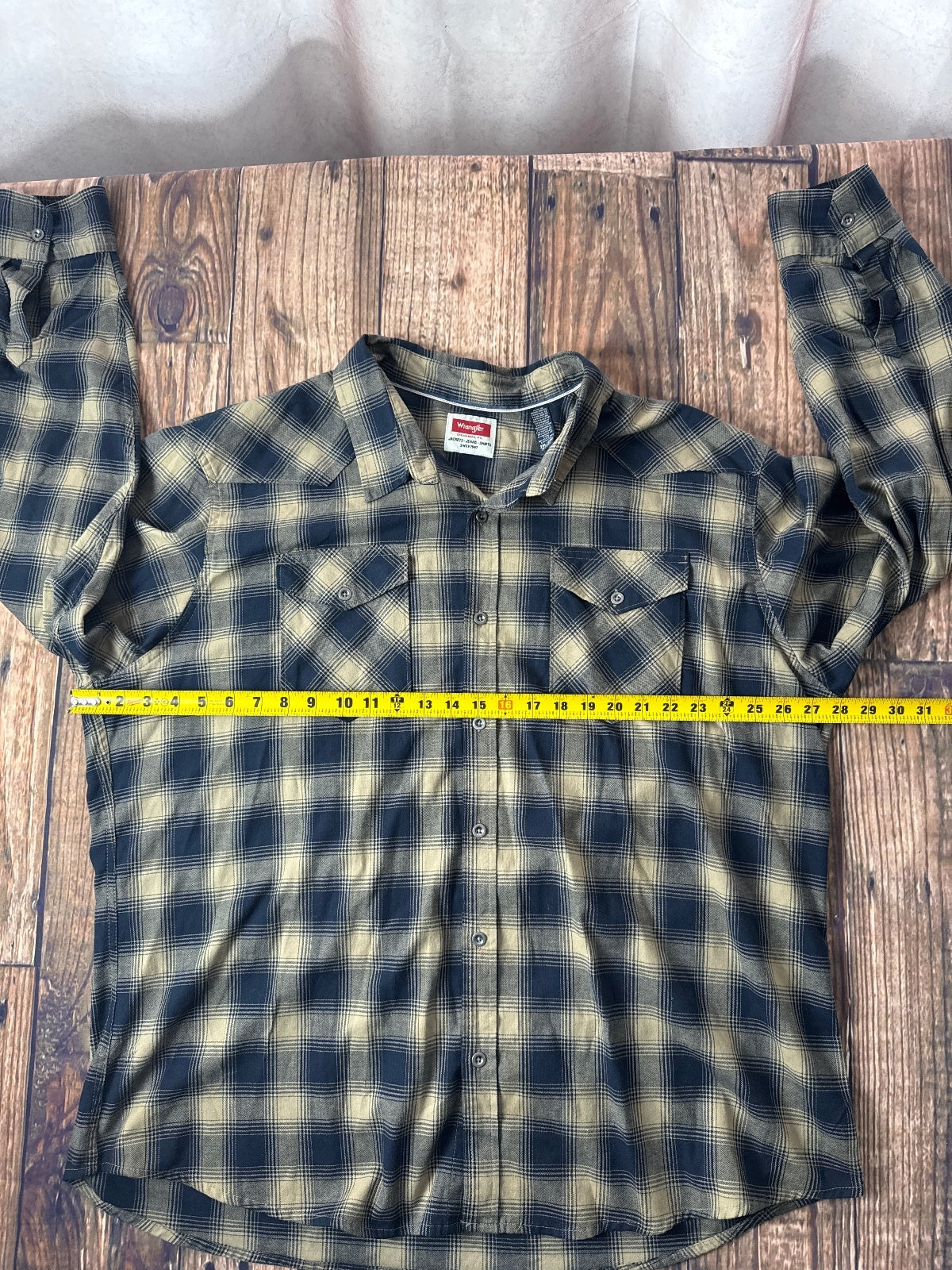 Wrangler Plaid Button Up Shirt