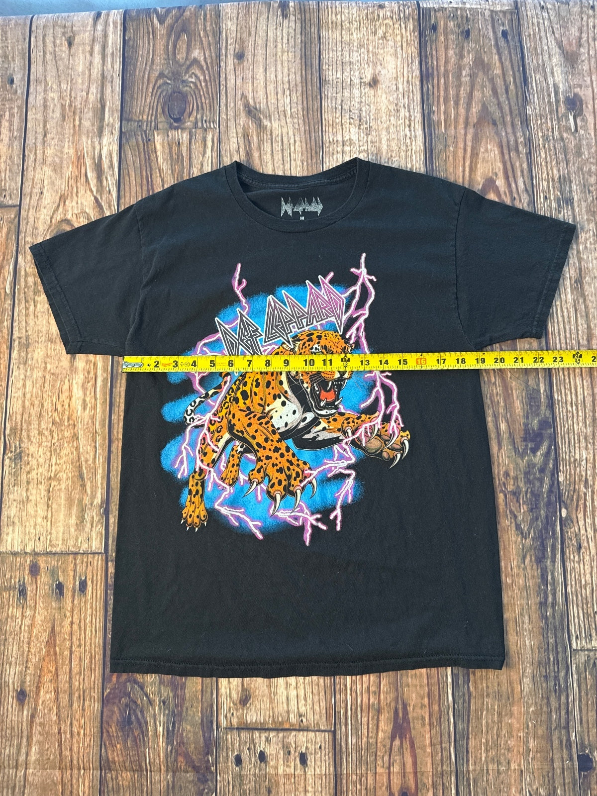 Def Leppard Leopard Graphic Band T-Shirt
