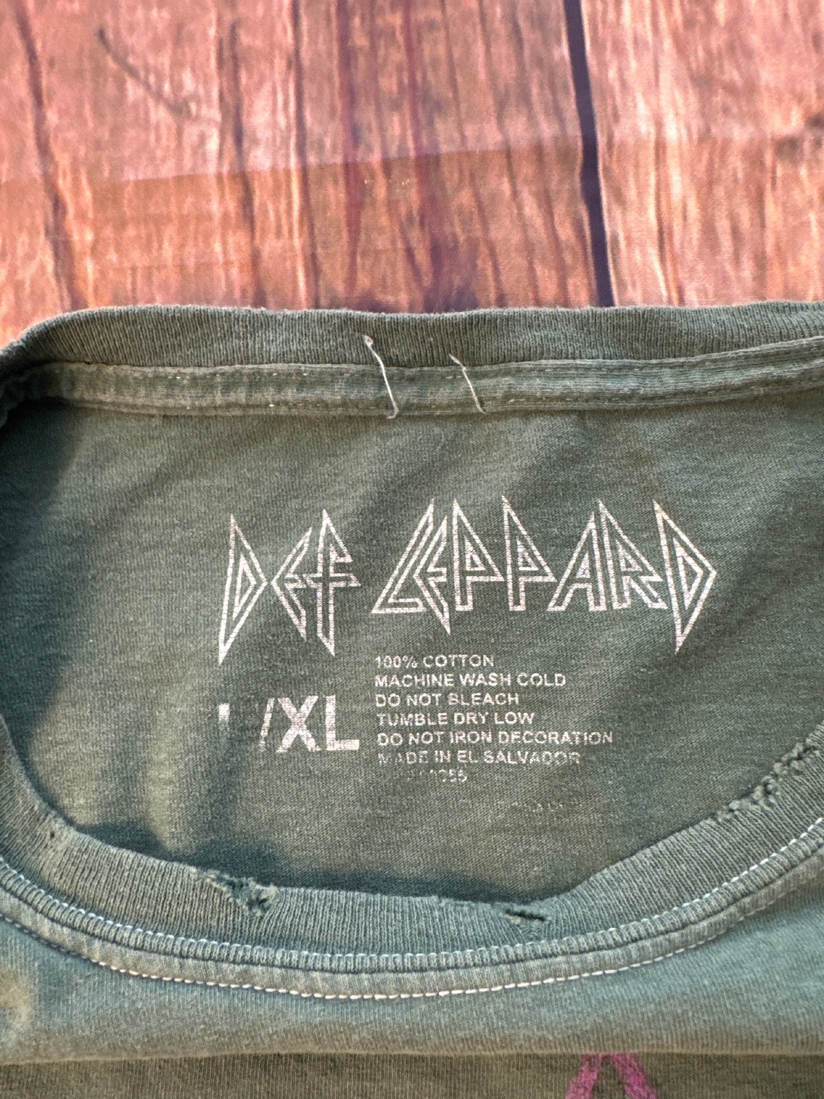 Def Leppard Animal Leopard Graphic Distressed T-Shirt Green XL