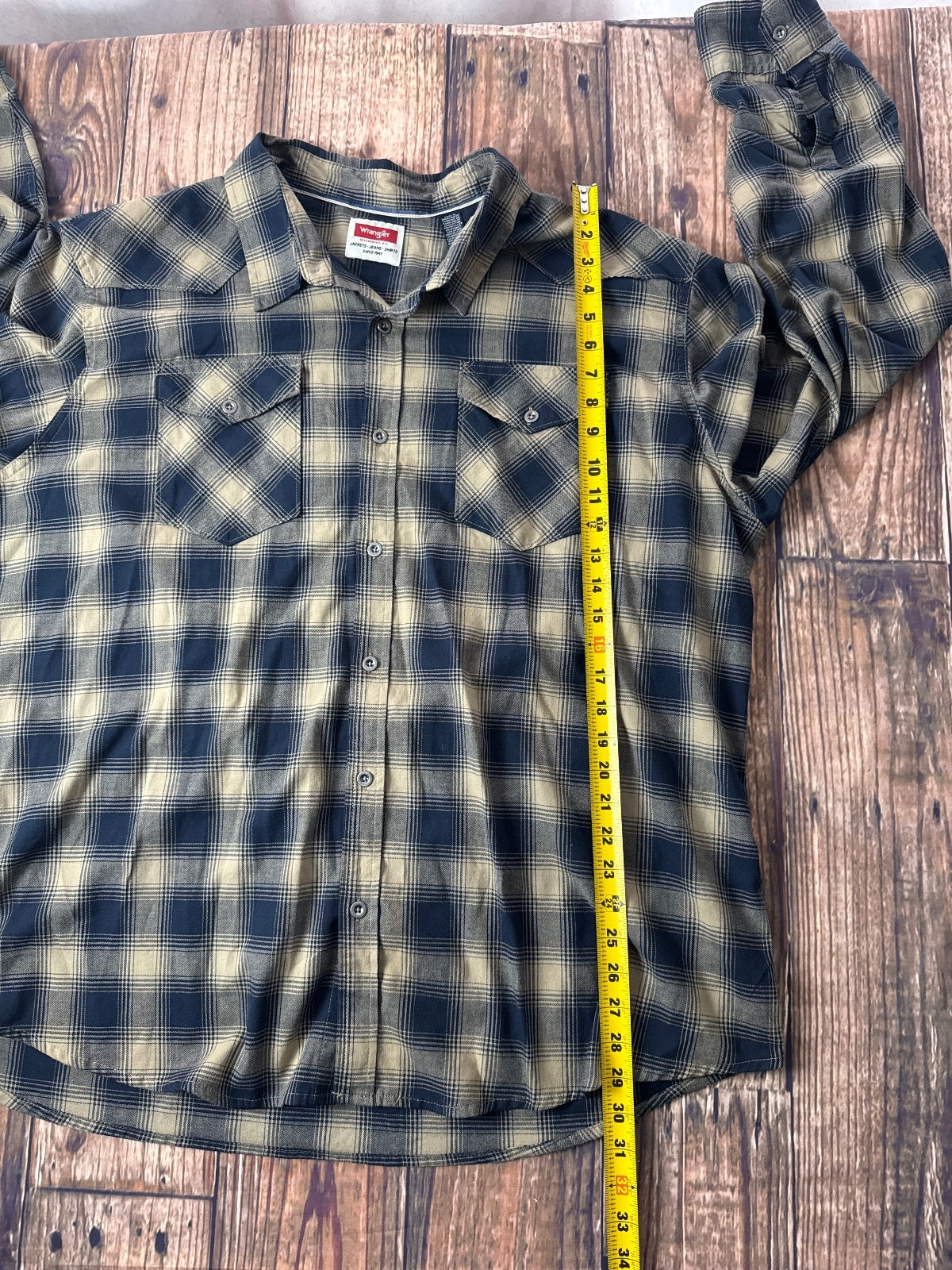 Wrangler Plaid Button Up Shirt