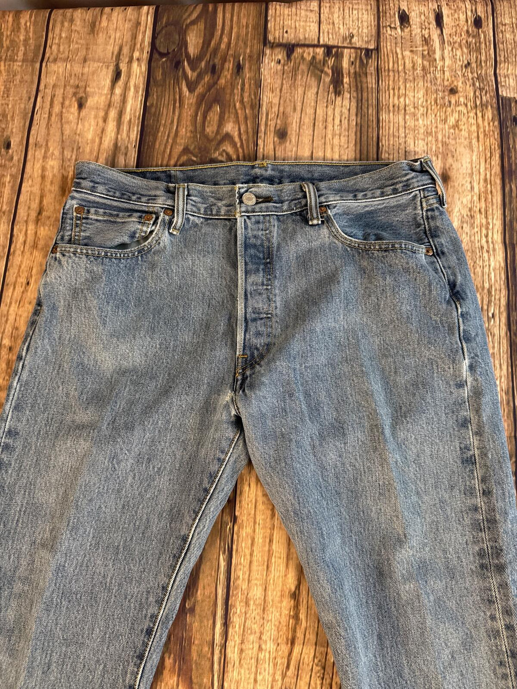 Vintage Levi’s 501 Button Fly Jeans Men’s W34 L30 Faded Blue Denim USA
