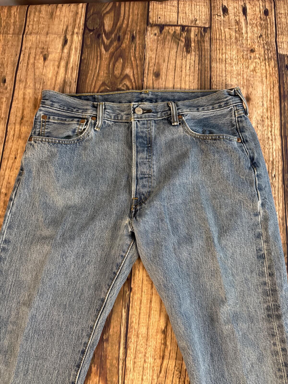 Vintage Levi’s 501 Button Fly Jeans Men’s W34 L30 Faded Blue Denim USA