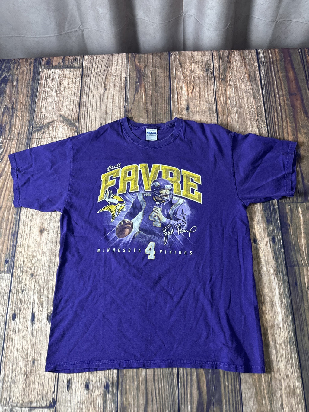 Brett Favre Minnesota Vikings Graphic T-Shirt