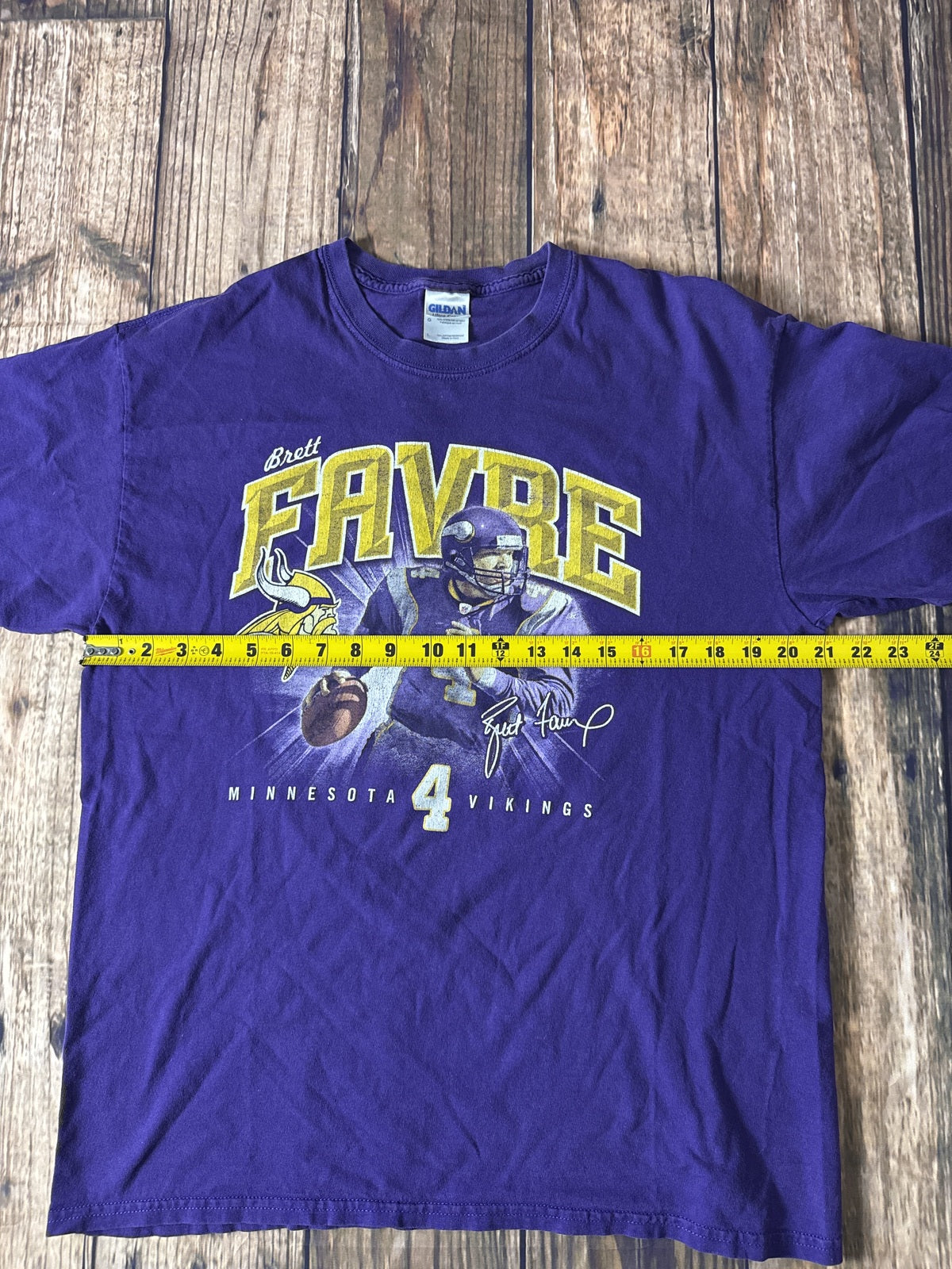 Brett Favre Minnesota Vikings Graphic T-Shirt