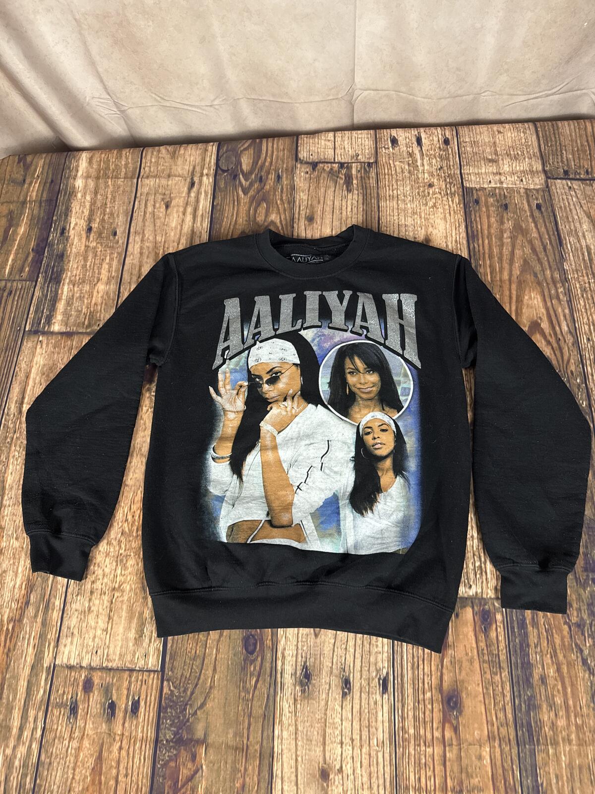 Aaliyah Graphic Crewneck Sweatshirt Womens Small Baby Girl Pullover