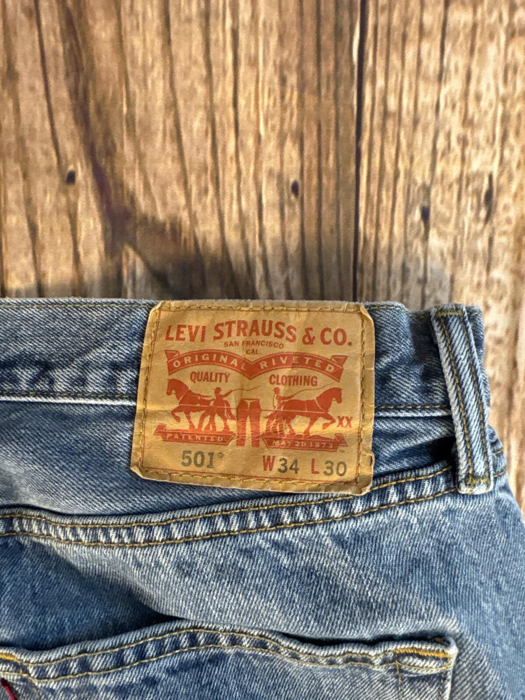 Vintage Levi’s 501 Button Fly Jeans Men’s W34 L30 Faded Blue Denim USA