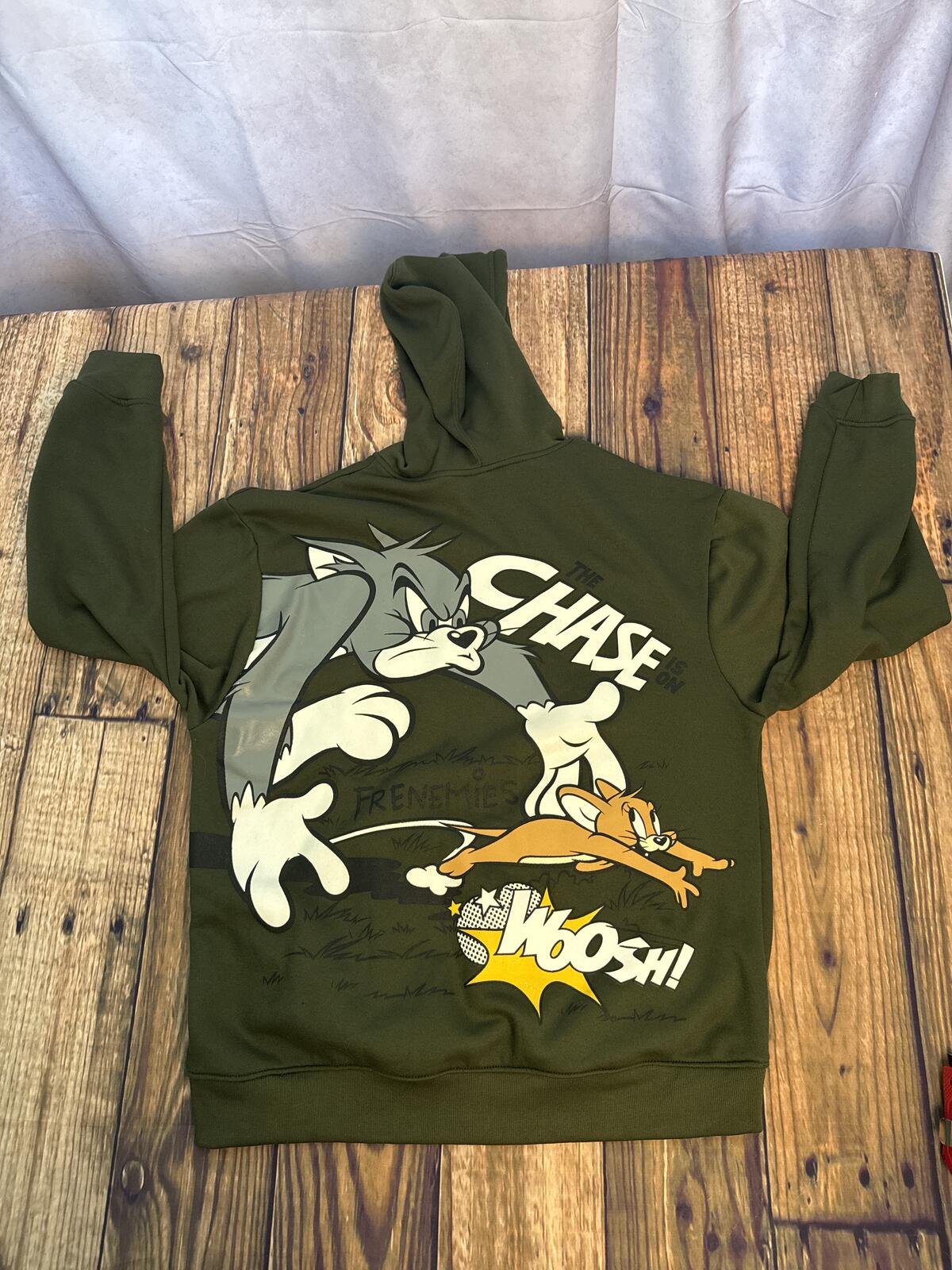 Tom And Jerry Chase Is On Hoodie Mens XL Olive Green Cartoon Pullover