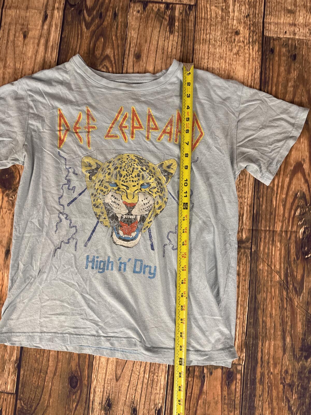 Def Leppard High ‘N’ Dry Graphic Band Tee Gray Medium