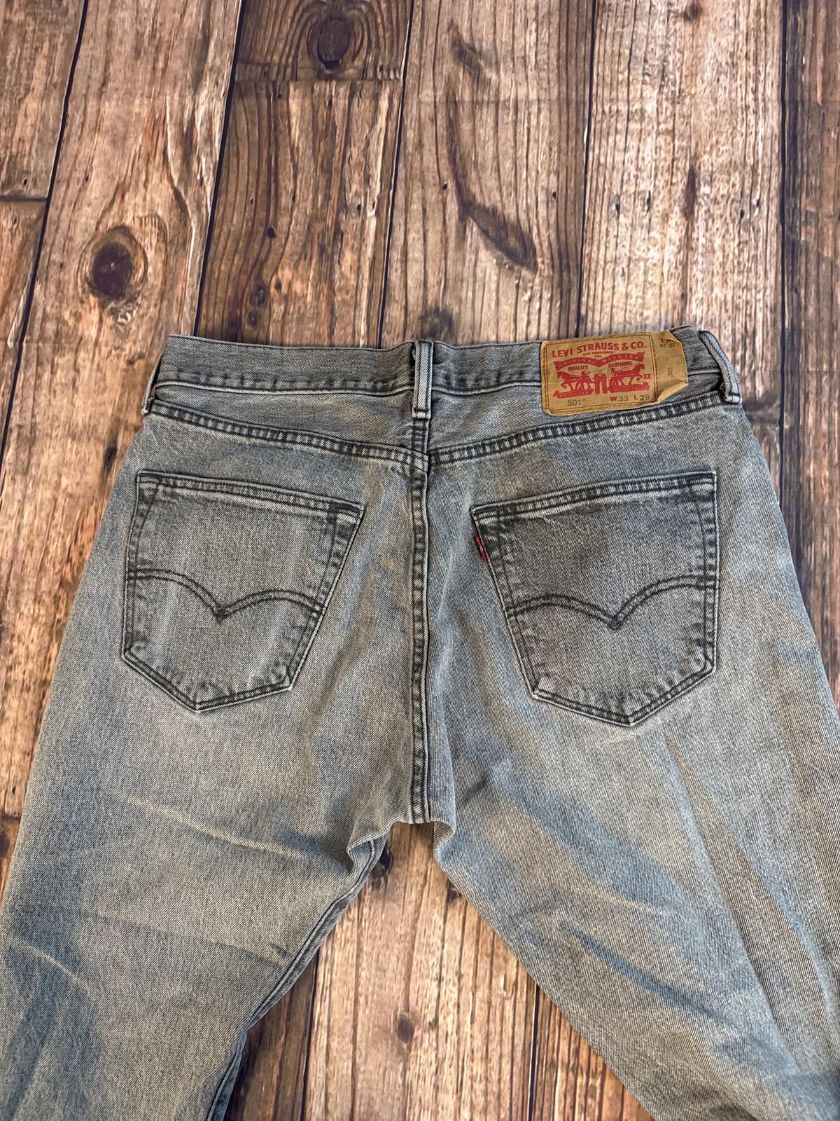Vintage Levi’s 501 Made In USA Faded Gray Denim Jeans W33 L29